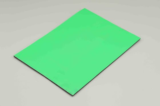 Apfelgrün 1,22M PVDF-Aluminiumverbundplatte Spiegel-Finish ACP-Farbbogen für Vorhangfassaden