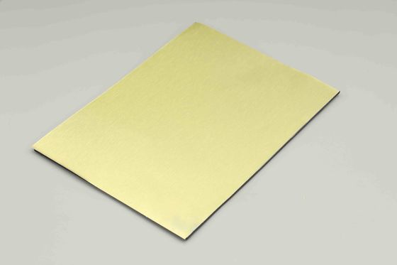 UV-beständige PVDF Gold gebürstete Aluminiumverbundplatte feuerhemmende ACP-Platte 4MM 1,22 x 2,44m PE-Verkleidung leicht