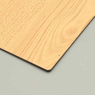 Witterungsbeständige Holz-ACP-Verkleidung für Hotelrenovierungsprojekt Aluminiumverbundplatte für Gebäudewanddekoration in 2440 mm x 1220 mm