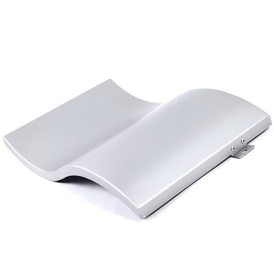 Einfach-Doppelkurven-Aluminium-Venerierung Vorhangwand Gebäudefassade Hyperbolische Aluminiumplatten