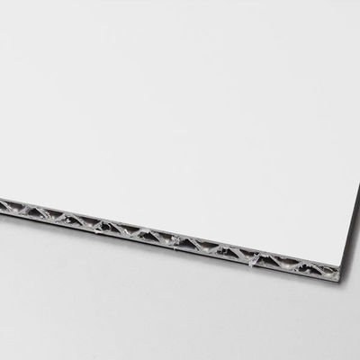 Aluminium 3D-Panel Architekturkunst Anpassungsfähige Oberflächenveredelungen Erhöhen von Gebäudefassaden mit geprägten gefrorenen Texturentwürfen bieten endlose ästhetische Möglichkeiten