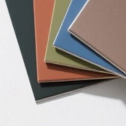 PVDF-Aluminium-Verbundplatte Standard-Aluminiumlegierung Oberfläche mit Fluorkohlenstoffbeschichtung Gute Korrosionsbeständigkeit