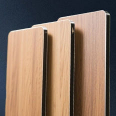 4-7mm Dicke PVDF-Aluminiumverbundplatte mit 2,44 m Maschinenlänge und 1,22 * 2,44 m Abmessungen für Vorhangfassaden